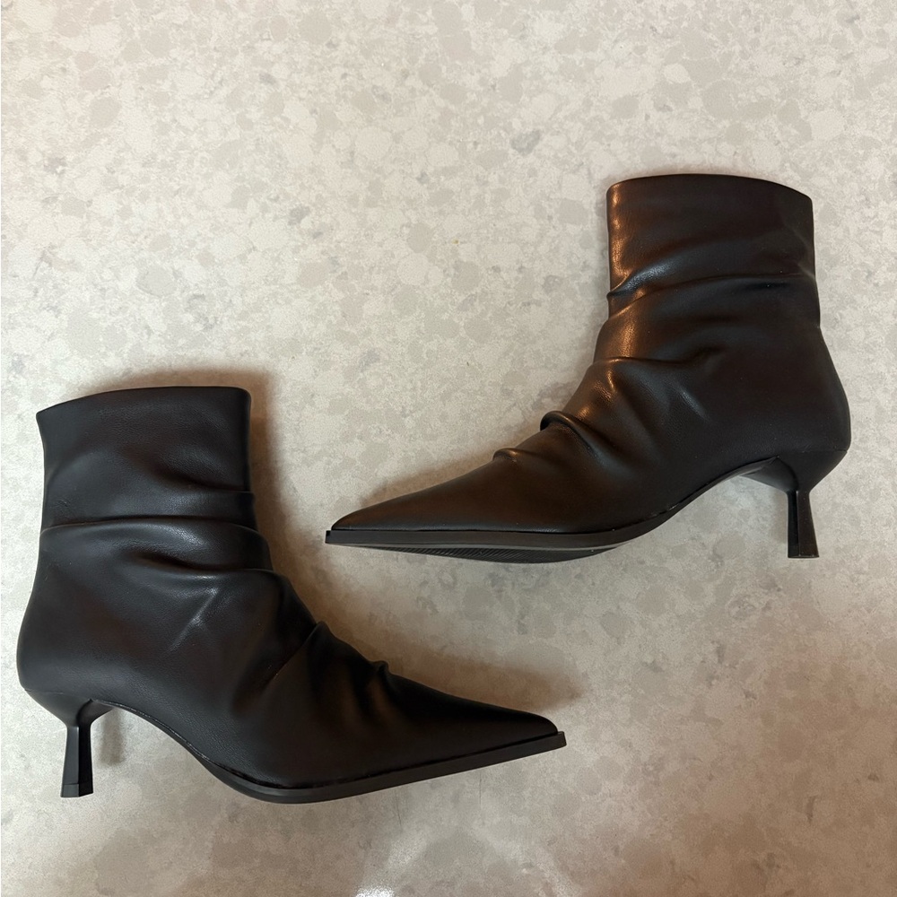 Brand New in Box Steve Madden Maxxine Black Booties Size 6!